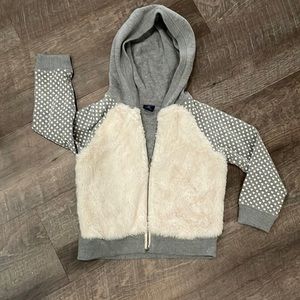 Gap Kids Faux Fur Heart Sweatshirt Size 3 🤍